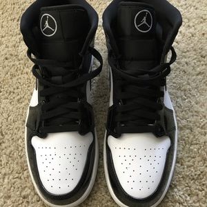 Selling carbon fiber Jordan 1s mid tops for $175